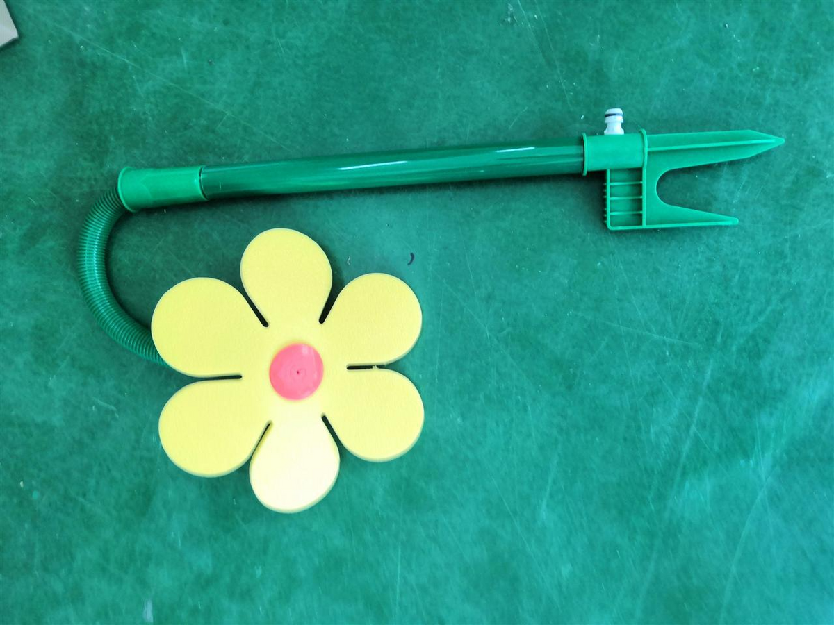 Tanzender Gänseblümchen Sprinkler – Lustiger Rasen Sprinkler für Garten und Haustiere