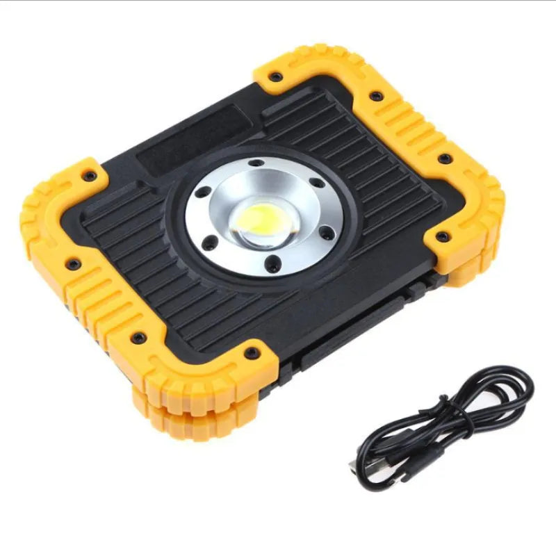 Wiederaufladbare LED Baustellenstrahler – Tragbare Arbeitsleuchte mit USB und Robuster Hülle