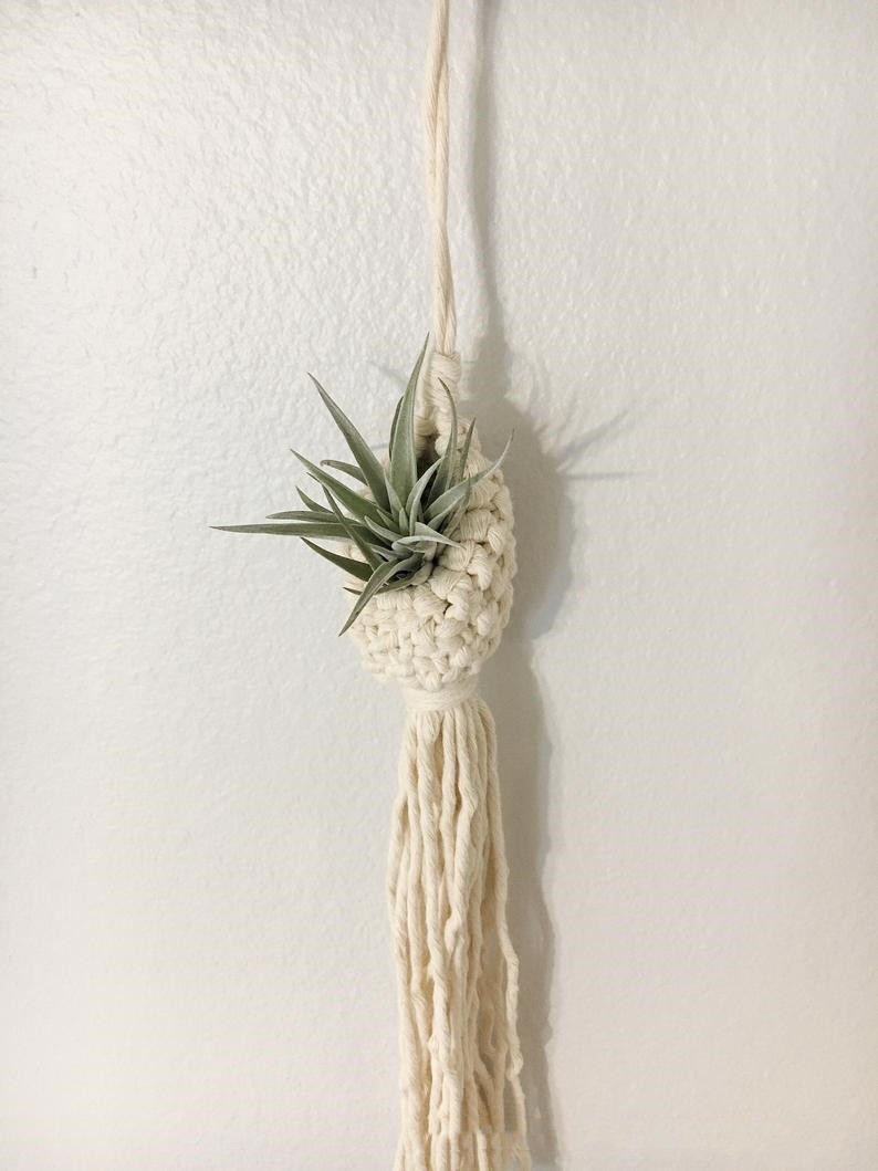 Handgefertigter Makramee Pflanzenhänger – Dekorative Aufhängung für Pflanzen im Boho-Stil