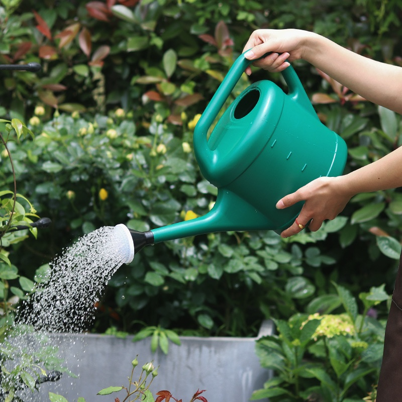 Großvolumige Gießkanne mit langem Ausguss – Kunststoff für Gartenpflege