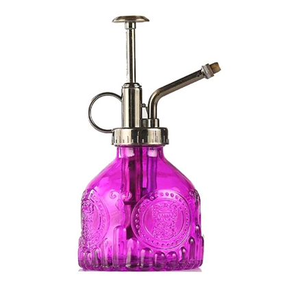 Geprägte Glasflasche mit Metall-Düse – Pflanzensprüher für Blumenbewässerung im Vintage Design