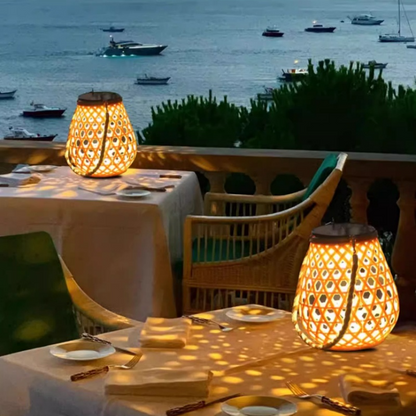 Solar LED Rattan-Laterne – Große Außenbeleuchtung im Oval-Design für Garten und Terrasse