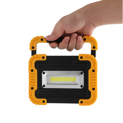 Wiederaufladbare LED Baustellenstrahler – Tragbare Arbeitsleuchte mit USB und Robuster Hülle