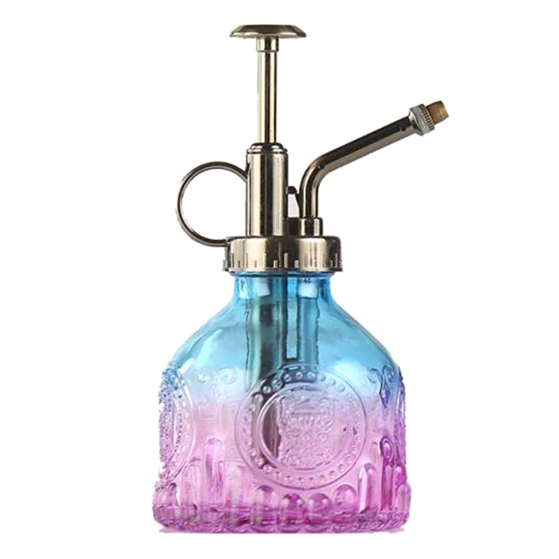 Geprägte Glasflasche mit Metall-Düse – Pflanzensprüher für Blumenbewässerung im Vintage Design