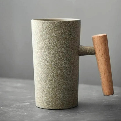 Nordische Design-Tasse – Minimalistische Keramiktasse mit Holzgriff