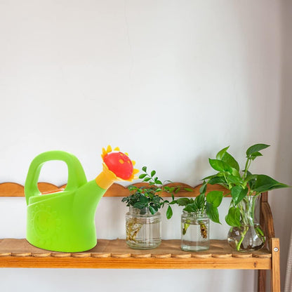 Kinder Gießkanne mit Blumenmund – Bunte Plastik-Gießkanne für kleine Gärtner