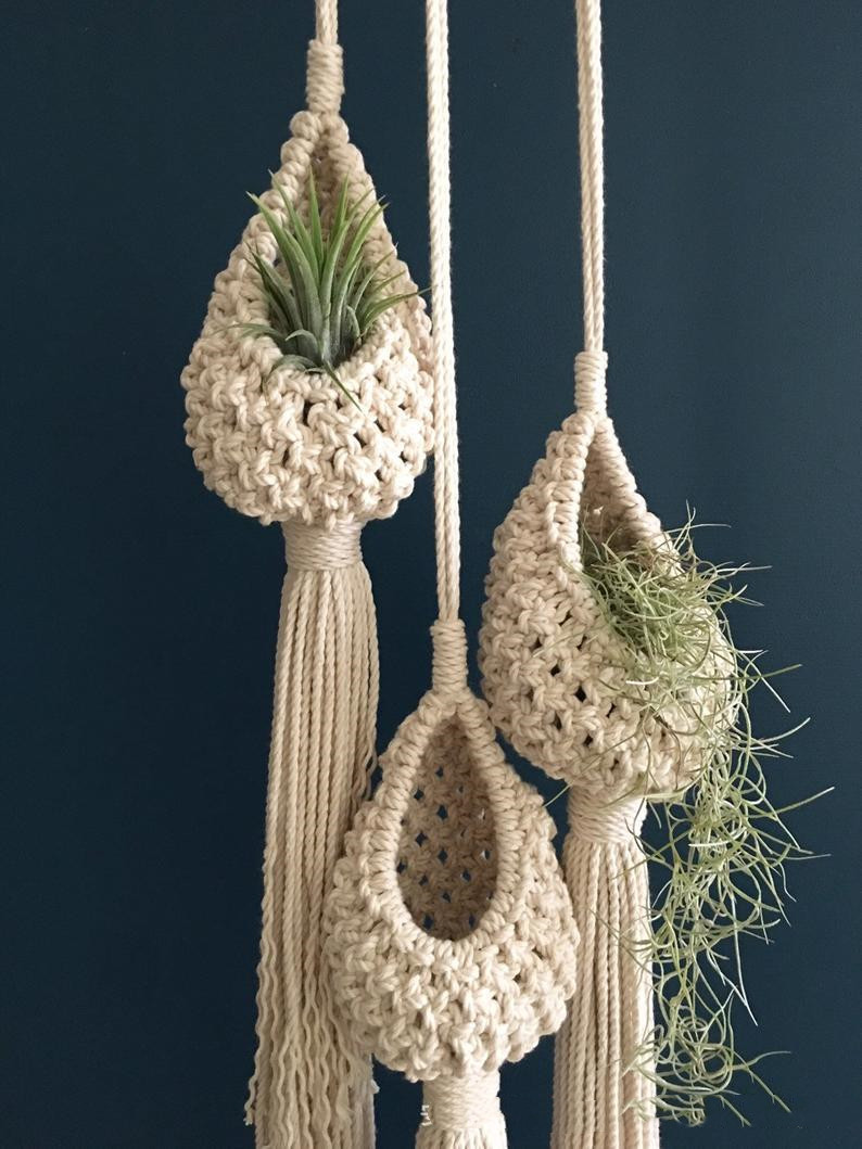 Handgefertigter Makramee Pflanzenhänger – Dekorative Aufhängung für Pflanzen im Boho-Stil