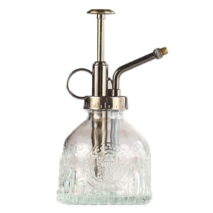 Geprägte Glasflasche mit Metall-Düse – Pflanzensprüher für Blumenbewässerung im Vintage Design