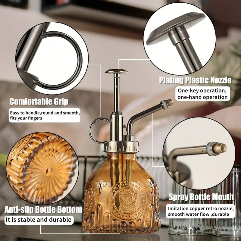 Geprägte Glasflasche mit Metall-Düse – Pflanzensprüher für Blumenbewässerung im Vintage Design