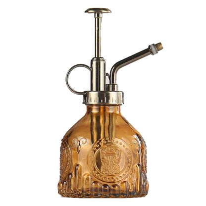 Geprägte Glasflasche mit Metall-Düse – Pflanzensprüher für Blumenbewässerung im Vintage Design