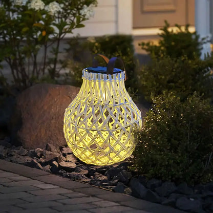 Solar LED Rattan-Laterne – Große Außenbeleuchtung im Oval-Design für Garten und Terrasse