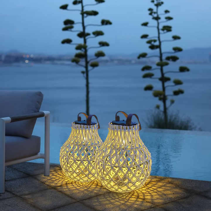 Solar LED Rattan-Laterne – Große Außenbeleuchtung im Oval-Design für Garten und Terrasse