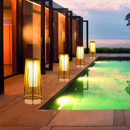 Solar LED Rattan-Laterne – Große Außenbeleuchtung im Oval-Design für Garten und Terrasse