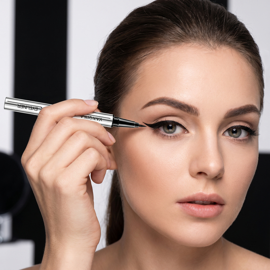 Ultrapräziser, wasserfester Flüssig-Eyeliner-Stift