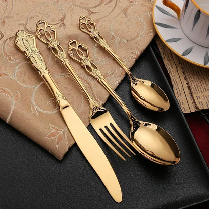 Luxuriöses 24-teiliges Gold-Besteckset mit Eleganter Verzierung
