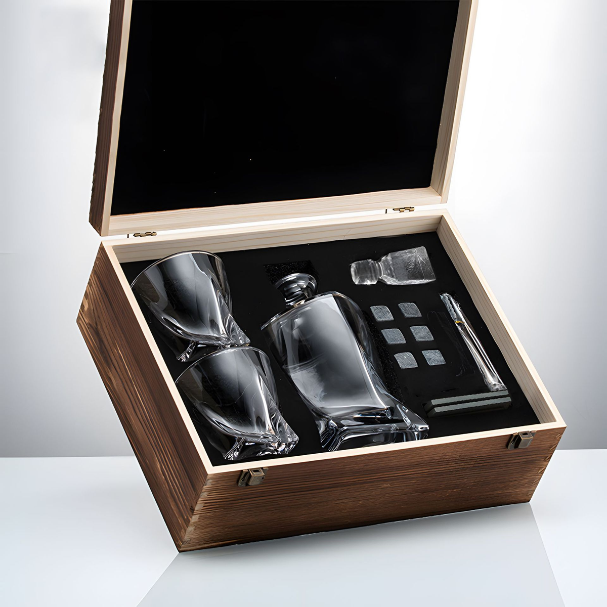 Exklusives Kristall-Whiskey-Set mit Karaffe und Bechern
