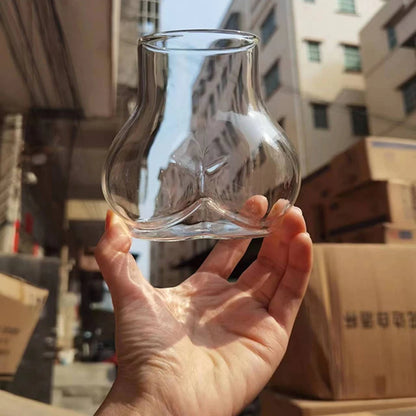 Elegenates Glas Mit Weiblichen Rundungen