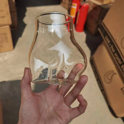 Elegenates Glas Mit Weiblichen Rundungen